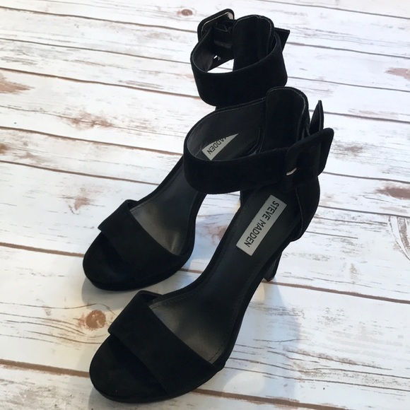 Beautiful black 4 1/2 inch heels with platform toe - Picture 3 of 8